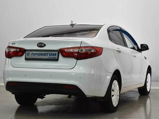 2013 Kia Rio 5-speed III, белый, 490000 рублей, вид 4