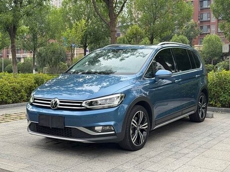 2022 Volkswagen Touran Cross L II, чёрный, 2250000 рублей, вид 1