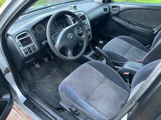 2001 Toyota Avensis I Рестайлинг, серый, 320000 рублей, вид 5