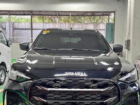 2026 Isuzu MU-X II Рестайлинг, чёрный, 3980000 рублей, вид 2