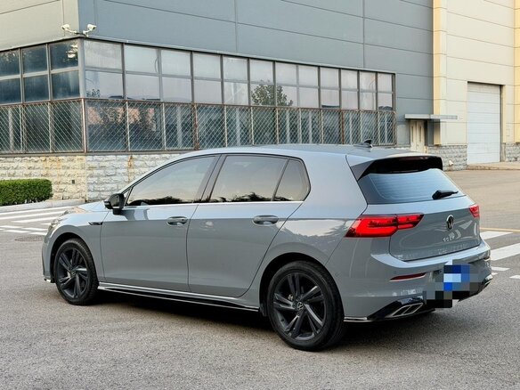 2022 Volkswagen Golf VIII, серый, 2092000 рублей - вид 5