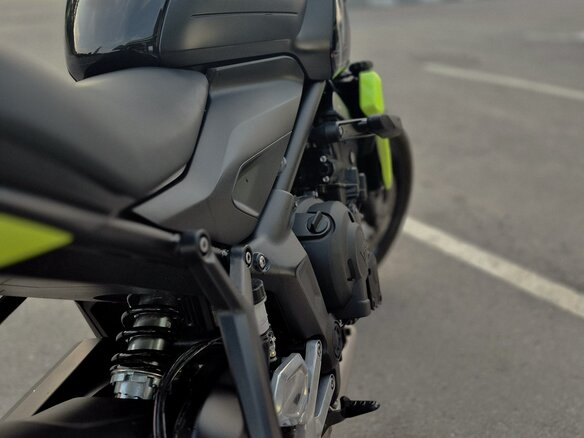 2024 Triumph Trident 660, чёрный, 840000 рублей - вид 5