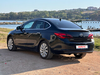 2013 Opel Astra J Рестайлинг, чёрный, 700000 рублей, вид 1