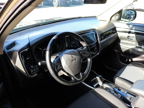 2020 Mitsubishi Outlander III Рестайлинг 3, коричневый, 1907000 рублей - вид 6
