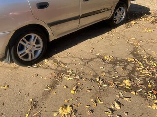 2002 Mitsubishi Carisma I Рестайлинг, серебристый, 290000 рублей, вид 2