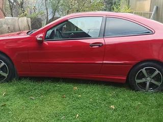 2005 Mercedes-Benz C-Класс 180 II (W203) Рестайлинг, красный, 890000 рублей, вид 1
