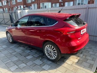 2017 Ford Focus III Рестайлинг, красный, 1385000 рублей, вид 3