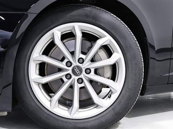2023 Audi A6 40 TFSI Long V (C8) Рестайлинг, чёрный, 4950000 рублей - вид 2
