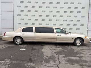 2001 Lincoln Town Car III, золотистый, 444000 рублей, вид 2