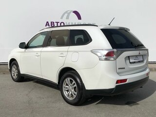 2013 Mitsubishi Outlander III, белый, 1360000 рублей, вид 4