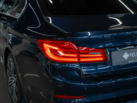 2018 BMW 5 серии 520d xDrive VII (G30/G31/G38), синий - вид 8