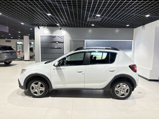 2020 Renault Sandero Stepway II Рестайлинг, белый, 798000 рублей, вид 2