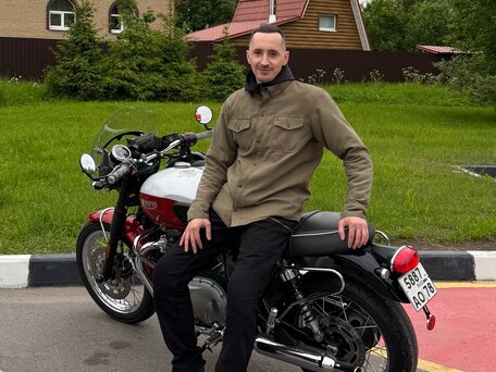 2020 Triumph Bonneville T100, красный, 999999 рублей, вид 3