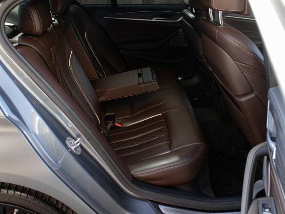 2020 BMW 5 серии 530d xDrive VII (G30/G31/G38) Рестайлинг, серый, 6890000 рублей - вид 9