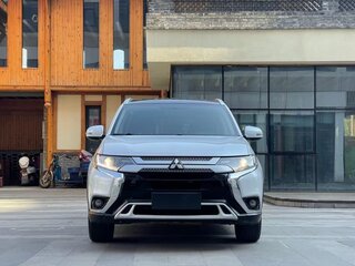 2020 Mitsubishi Outlander III Рестайлинг 3, белый, 3300000 рублей, вид 2