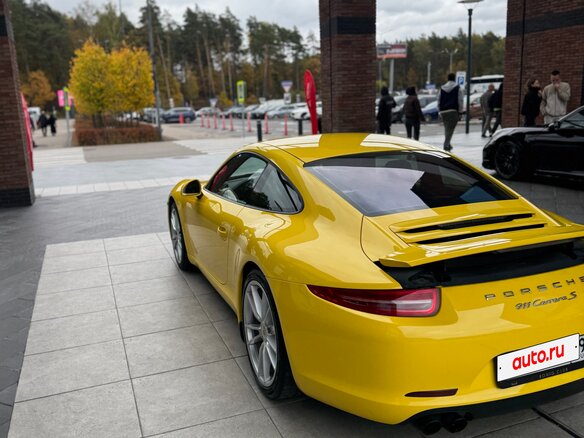 2012 Porsche 911 Carrera S VII (991), жёлтый, 5600000 рублей - вид 4