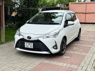 2017 Toyota Vitz III (XP130) Рестайлинг 2, белый, 1049000 рублей, вид 1