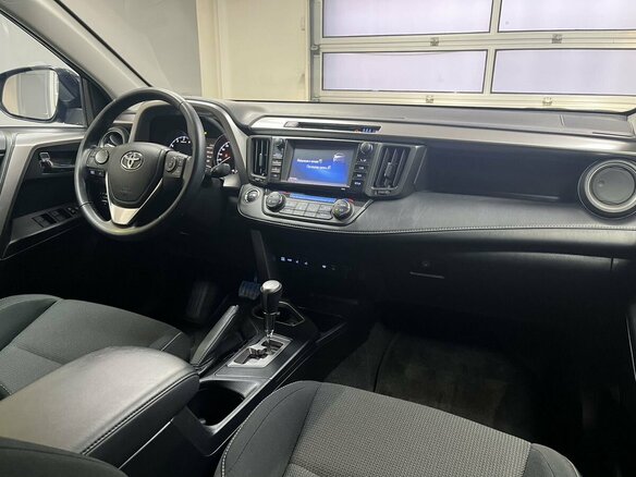 2017 Toyota RAV4 IV (XA40) Рестайлинг, чёрный, 2325000 рублей - вид 16