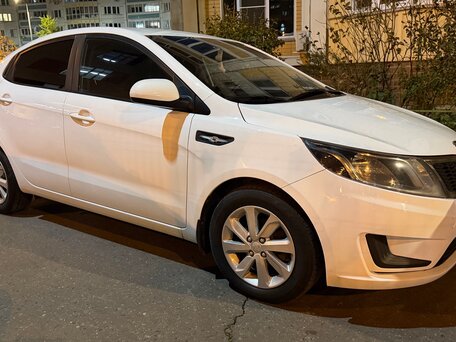 2013 Kia Rio III, белый, 670000 рублей, вид 2