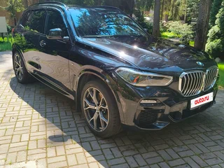 2019 BMW X5 40i IV (G05/G18), чёрный, 4880000 рублей, вид 2
