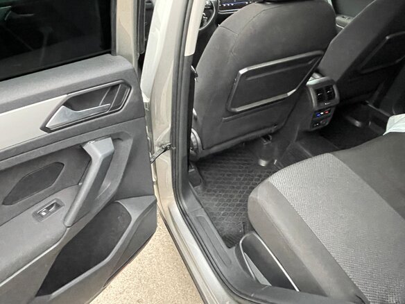 2019 Volkswagen Tiguan II, серебристый, 2800000 рублей - вид 13