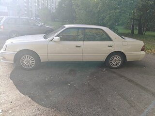 1996 Toyota Crown X (S150), белый, 800000 рублей, вид 2
