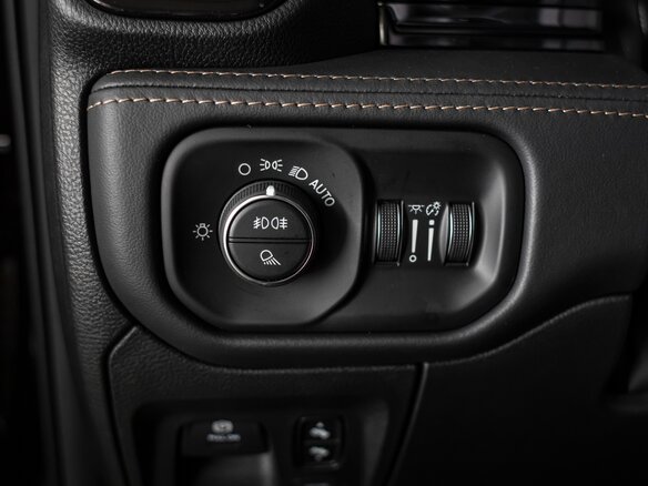2026 Ram 1500 Crew Cab eTorque V Рестайлинг, чёрный, 11300000 рублей - вид 11