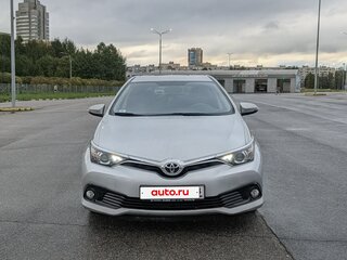 2015 Toyota Auris II Рестайлинг, серебристый, 1450000 рублей, вид 3