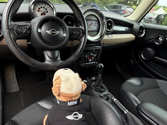 2012 Mini Hatch Cooper II (R56) Рестайлинг, белый - вид 12