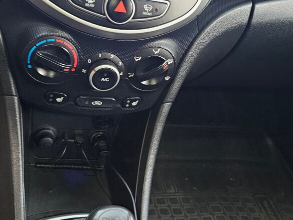 2011 Hyundai Solaris I, серый, 700000 рублей - вид 19