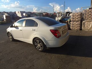 2013 Chevrolet Aveo II, белый, 1200000 рублей, вид 3