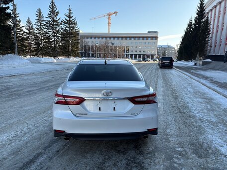 2023 Toyota Camry US Market VIII (XV70) Рестайлинг, белый, 4190000 рублей, вид 4