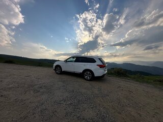 2019 Mitsubishi Outlander III Рестайлинг 3, белый, 2200000 рублей, вид 5