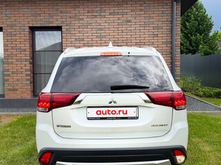2017 Mitsubishi Outlander III Рестайлинг 2, белый, 2000000 рублей, вид 5