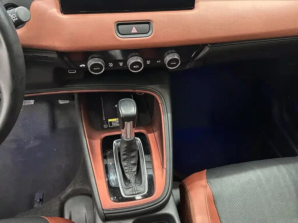 2023 Honda Vezel II, оранжевый, 1860000 рублей - вид 5