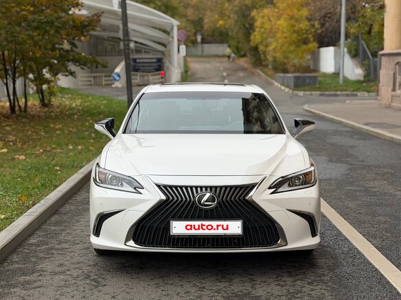 2020 Lexus ES 250 VII, белый, 4450000 рублей - вид 1