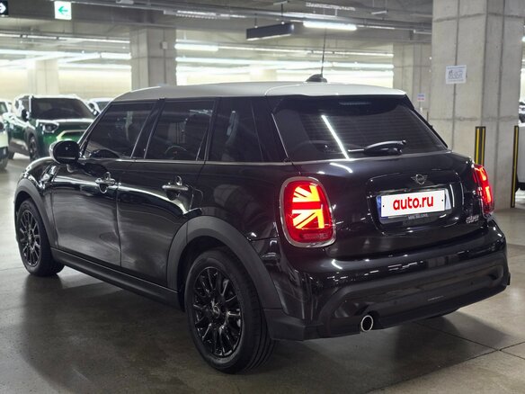 2023 Mini Hatch Cooper III (F55/F56) Рестайлинг 2, чёрный - вид 5