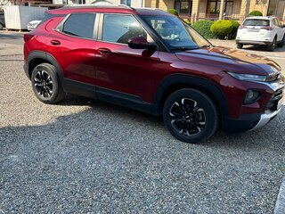 2022 Chevrolet TrailBlazer III, красный, 1680000 рублей, вид 3
