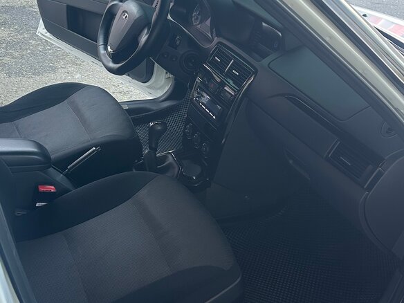 2017 Lada (ВАЗ) Priora I Рестайлинг, белый, 865000 рублей - вид 19