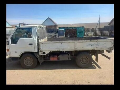 1993 Toyota Dyna, белый, 580000 рублей, вид 2