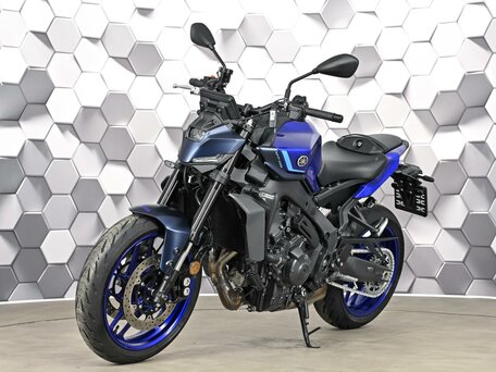 2024 Yamaha MT-09 (FZ-09), синий, 1129000 рублей, вид 2
