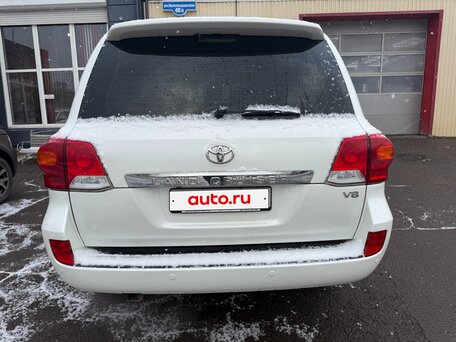 2012 Toyota Land Cruiser 200 Series Рестайлинг 1, белый, 3599000 рублей, вид 4