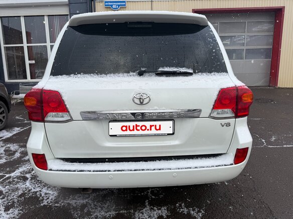 2012 Toyota Land Cruiser 200 Series Рестайлинг 1, белый, 3599000 рублей - вид 3