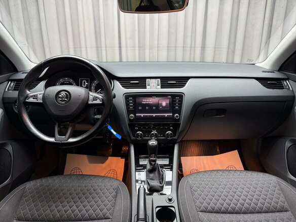 2017 Skoda Octavia III (A7) Рестайлинг, серый, 1799000 рублей - вид 13