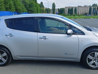 2013 Nissan Leaf I (ZE0/AZE0), серебристый, 800000 рублей, вид 2