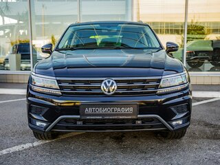 2017 Volkswagen Tiguan II, чёрный, 2548000 рублей, вид 2