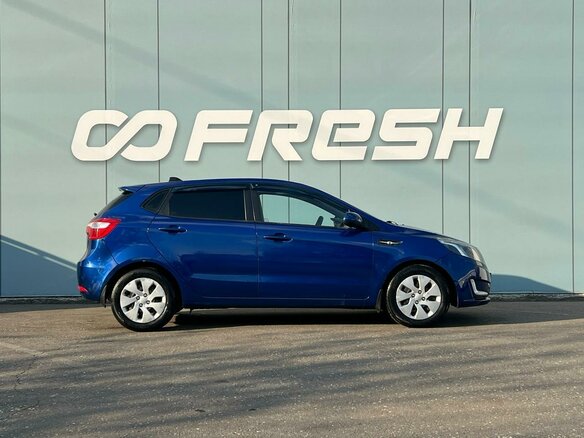 2013 Kia Rio 5-speed III, синий, 800000 рублей - вид 4