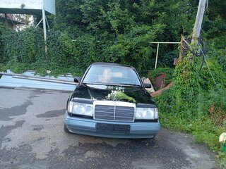 1992 Mercedes-Benz E-Класс 320 I (W124), чёрный, 2700000 рублей, вид 1
