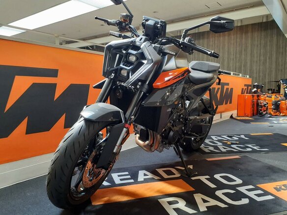2024 KTM 990 Duke, чёрный, 1299000 рублей - вид 4