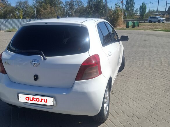 2005 Toyota Vitz II (XP90), белый, 350000 рублей - вид 4